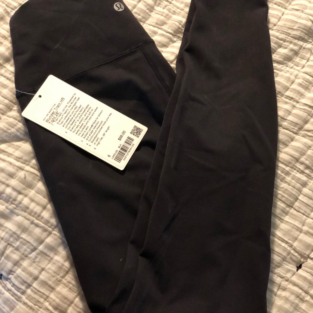 Brand new lululemon wunder leggings size six